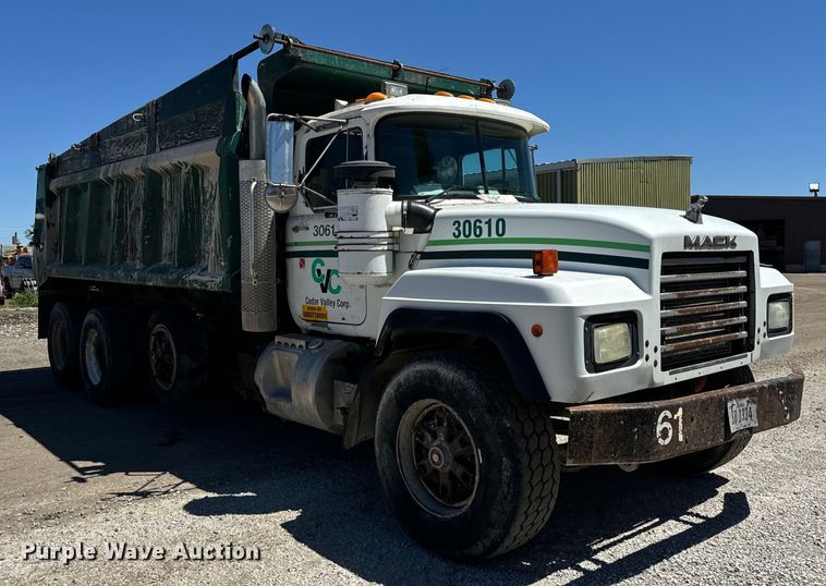 image for item DV5761 1998 Mack  RD690S dump truck