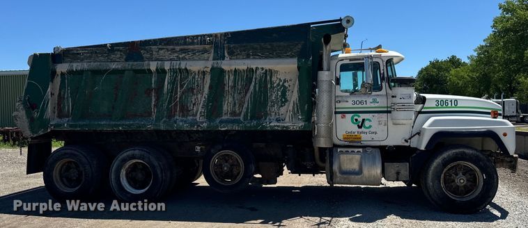 image for item DV5761 1998 Mack  RD690S dump truck