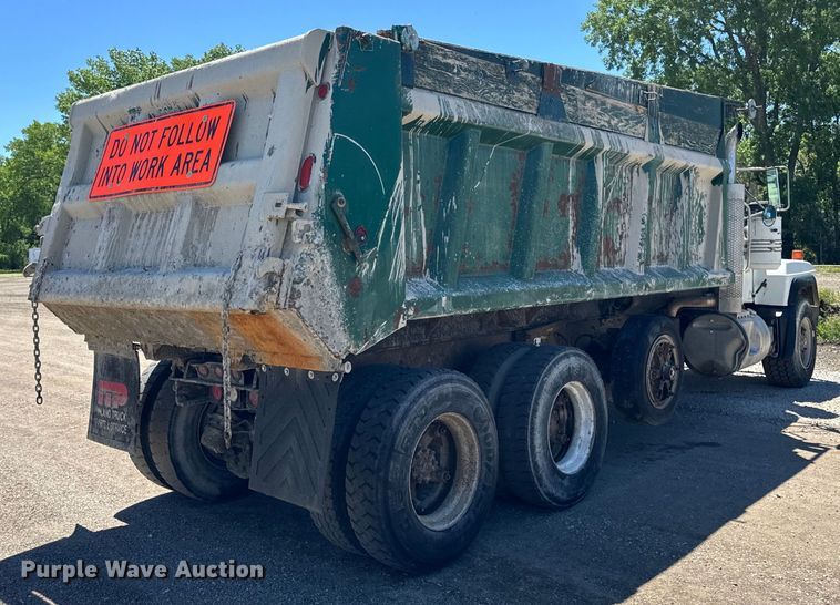 image for item DV5761 1998 Mack  RD690S dump truck