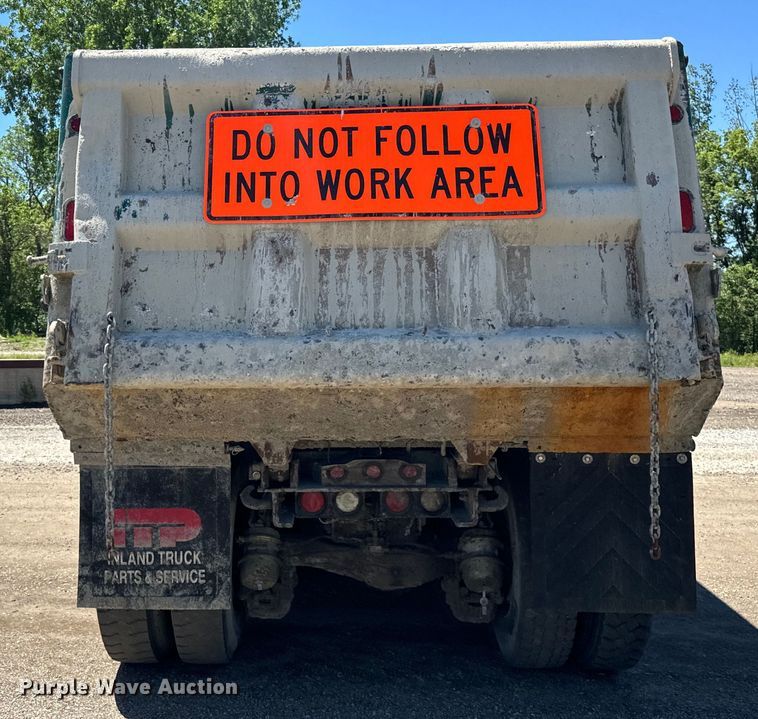 image for item DV5761 1998 Mack  RD690S dump truck