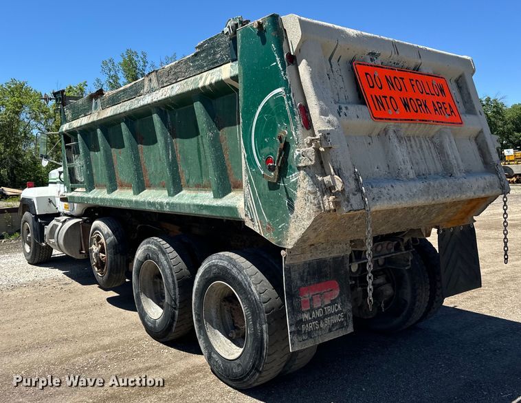 image for item DV5761 1998 Mack  RD690S dump truck