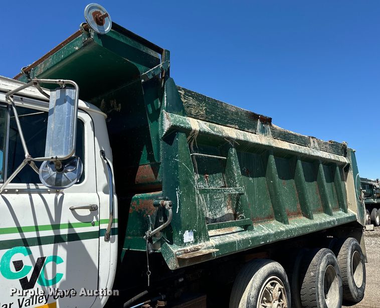 image for item DV5761 1998 Mack  RD690S dump truck