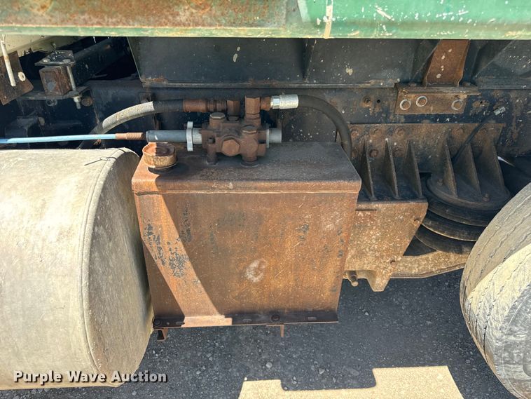 image for item DV5761 1998 Mack  RD690S dump truck