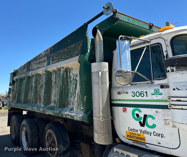 image for item DV5761 1998 Mack  RD690S dump truck