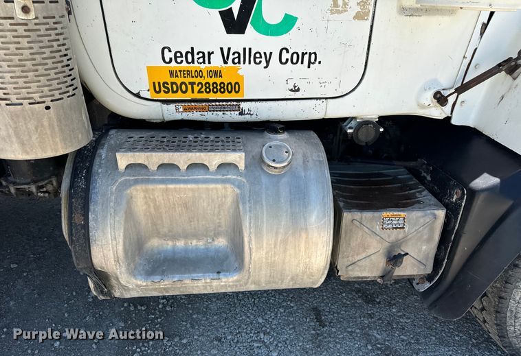 image for item DV5761 1998 Mack  RD690S dump truck