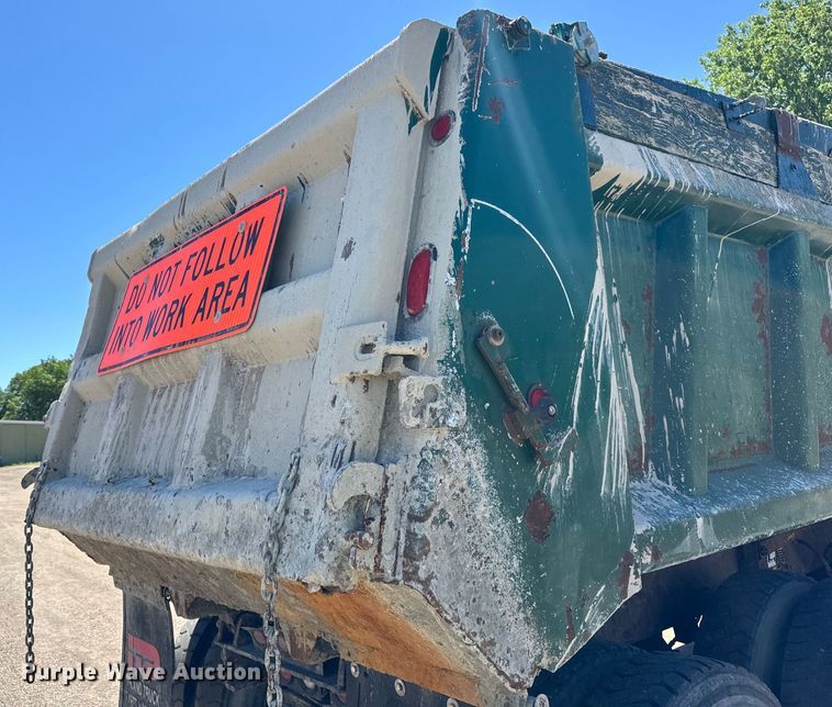 image for item DV5761 1998 Mack  RD690S dump truck