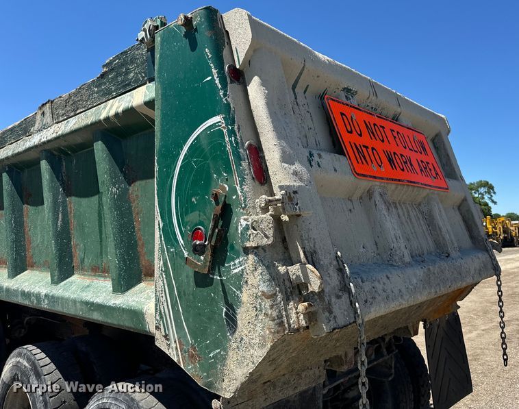image for item DV5761 1998 Mack  RD690S dump truck