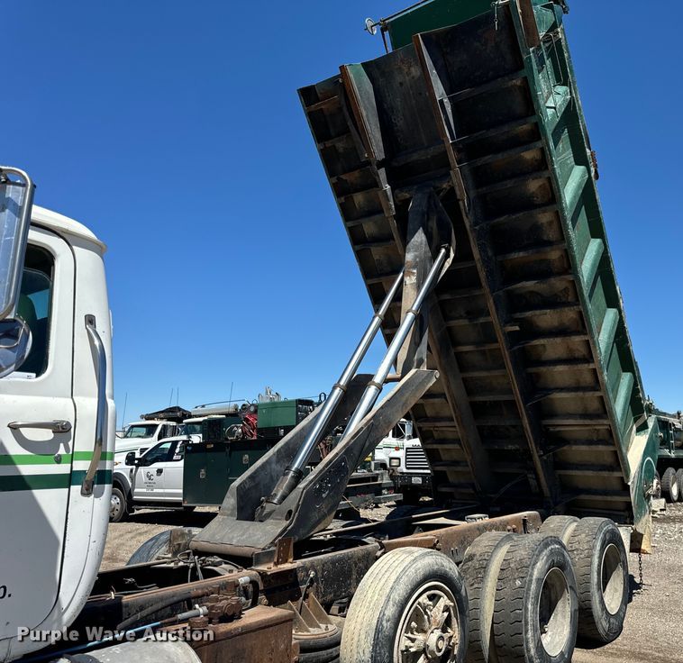 image for item DV5761 1998 Mack  RD690S dump truck