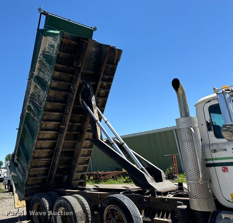 image for item DV5761 1998 Mack  RD690S dump truck