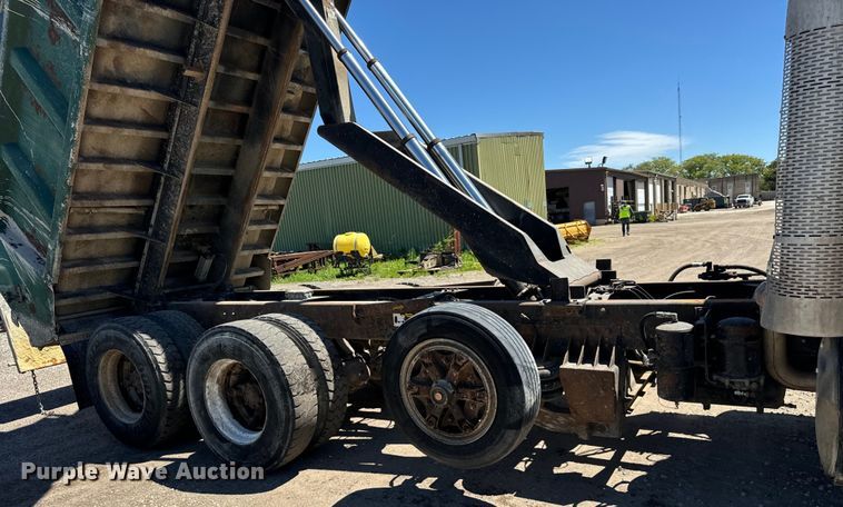 image for item DV5761 1998 Mack  RD690S dump truck