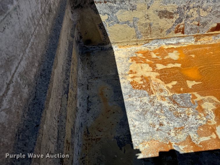 image for item DV5761 1998 Mack  RD690S dump truck