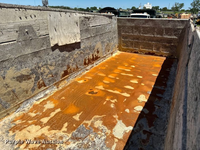 image for item DV5761 1998 Mack  RD690S dump truck