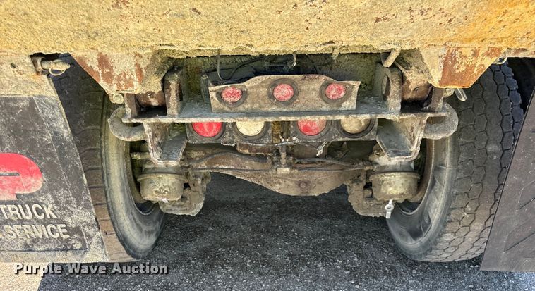 image for item DV5761 1998 Mack  RD690S dump truck