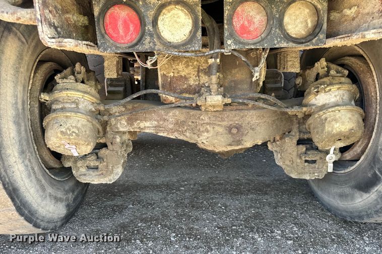 image for item DV5761 1998 Mack  RD690S dump truck