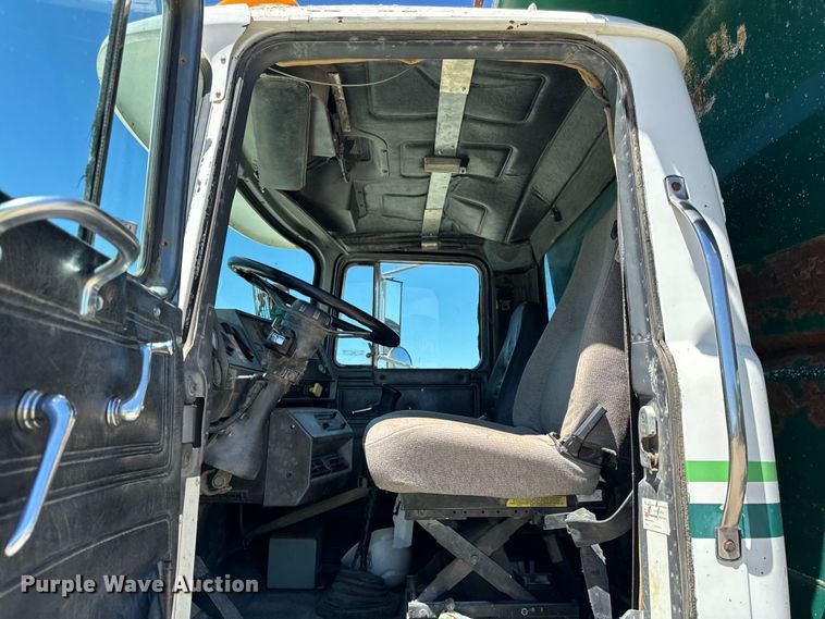 image for item DV5761 1998 Mack  RD690S dump truck