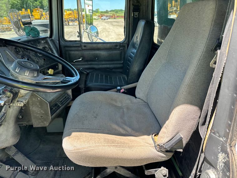 image for item DV5761 1998 Mack  RD690S dump truck