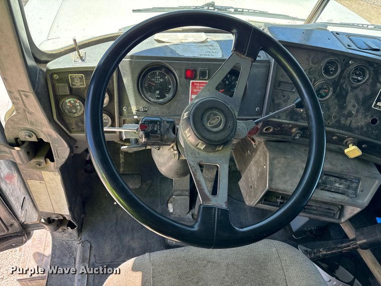 image for item DV5761 1998 Mack  RD690S dump truck