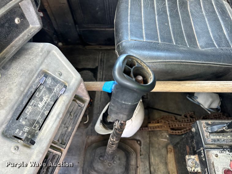 image for item DV5761 1998 Mack  RD690S dump truck