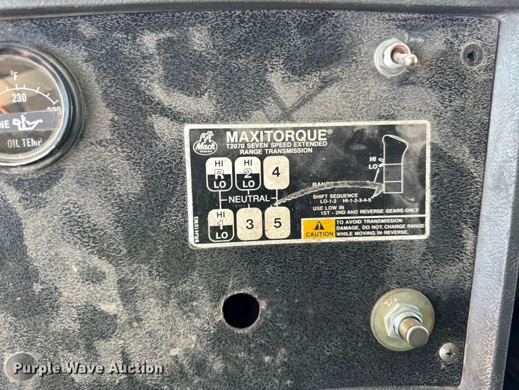 image for item DV5761 1998 Mack  RD690S dump truck