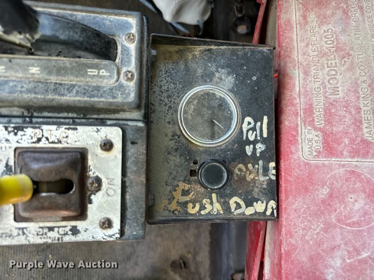 image for item DV5761 1998 Mack  RD690S dump truck