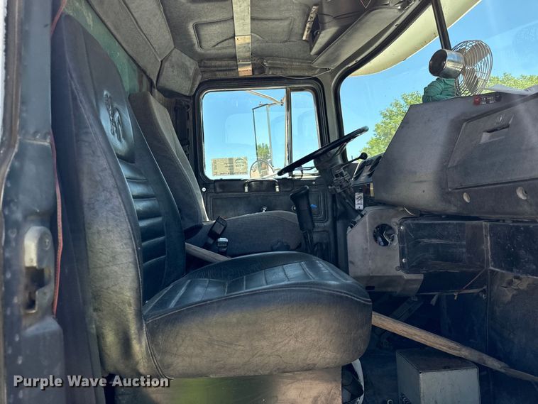 image for item DV5761 1998 Mack  RD690S dump truck