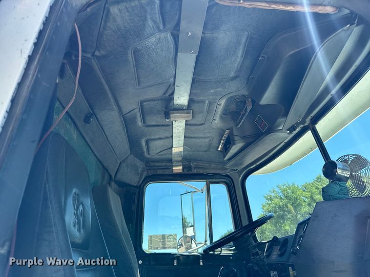 image for item DV5761 1998 Mack  RD690S dump truck