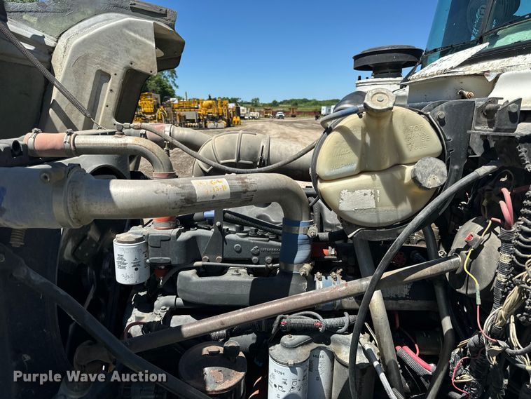 image for item DV5761 1998 Mack  RD690S dump truck