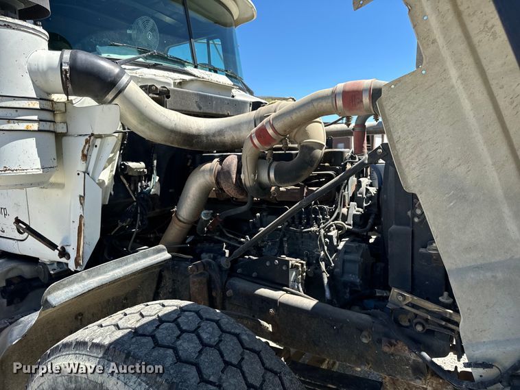 image for item DV5761 1998 Mack  RD690S dump truck