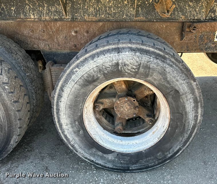 image for item DV5761 1998 Mack  RD690S dump truck