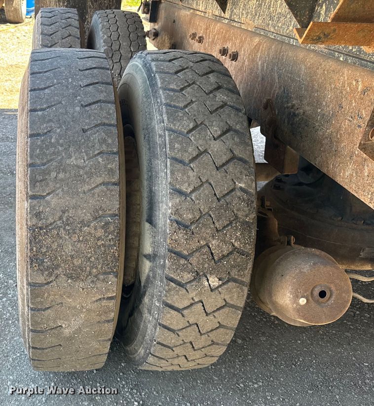 image for item DV5761 1998 Mack  RD690S dump truck