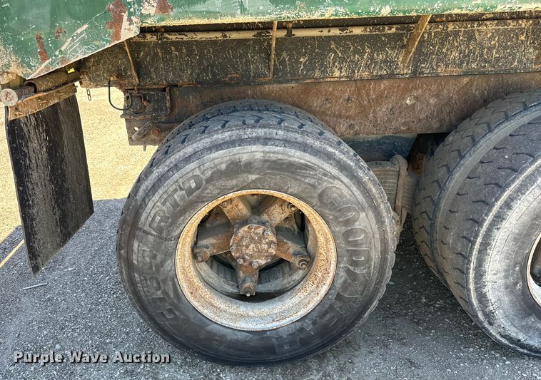 image for item DV5761 1998 Mack  RD690S dump truck