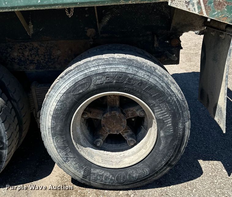 image for item DV5761 1998 Mack  RD690S dump truck