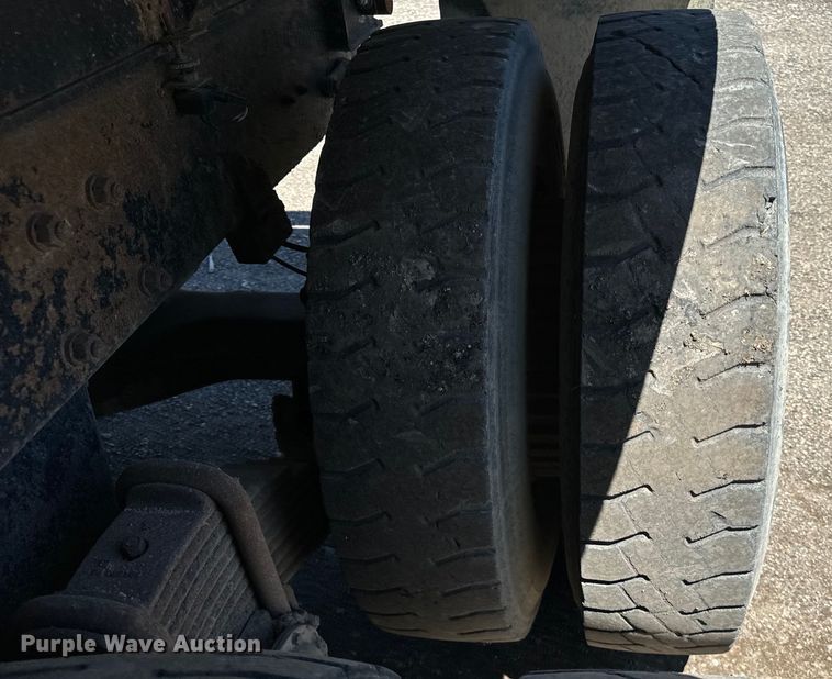 image for item DV5761 1998 Mack  RD690S dump truck