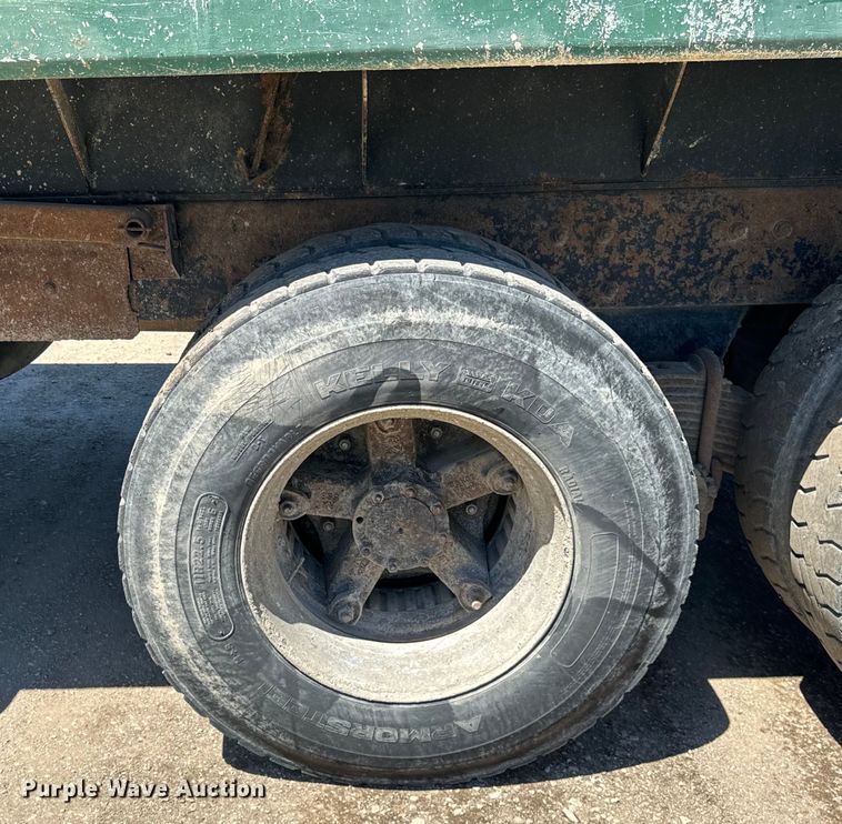 image for item DV5761 1998 Mack  RD690S dump truck