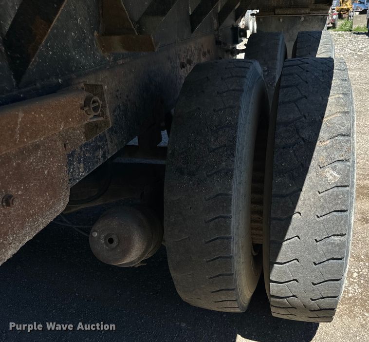 image for item DV5761 1998 Mack  RD690S dump truck