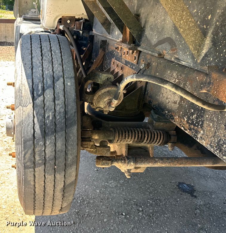 image for item DV5761 1998 Mack  RD690S dump truck