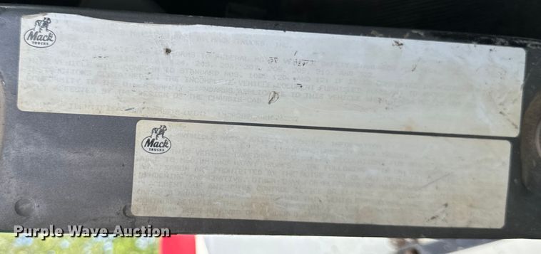 image for item DV5761 1998 Mack  RD690S dump truck