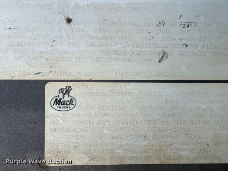 image for item DV5761 1998 Mack  RD690S dump truck