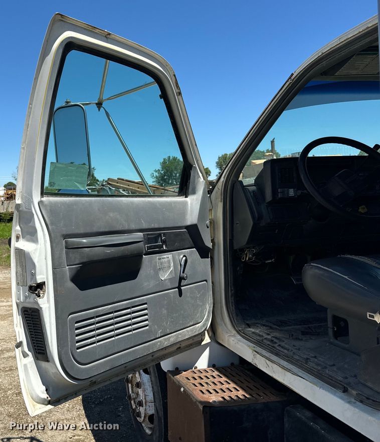 image for item DV5762 1995 GMC  TopKick  box truck