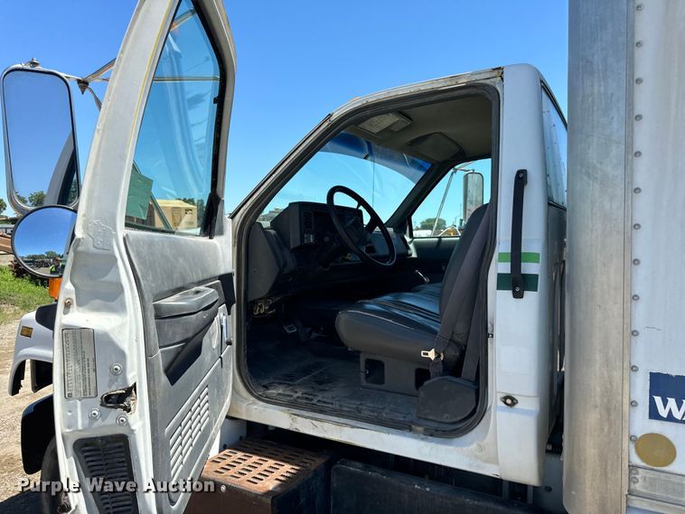 image for item DV5762 1995 GMC  TopKick  box truck