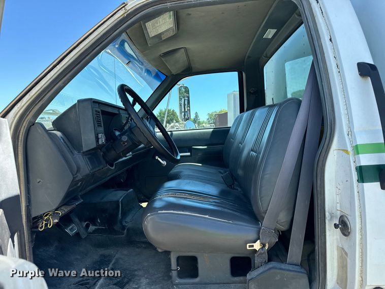 image for item DV5762 1995 GMC  TopKick  box truck