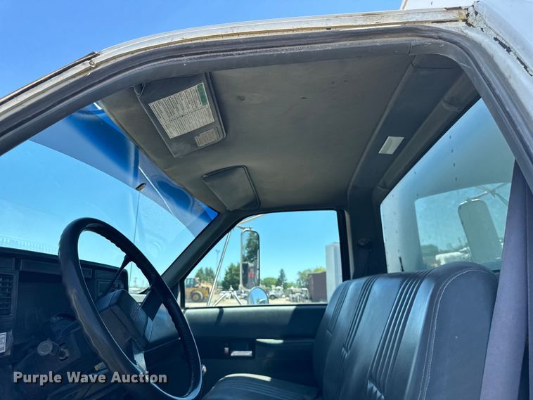 image for item DV5762 1995 GMC  TopKick  box truck