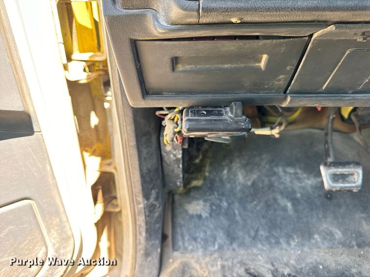 image for item DV5762 1995 GMC  TopKick  box truck