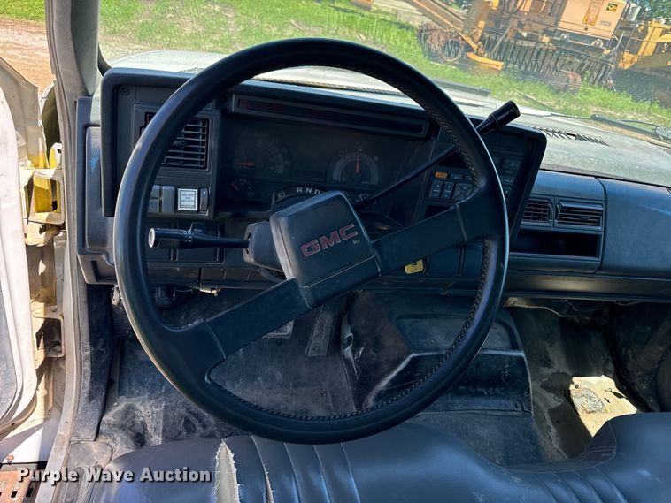 image for item DV5762 1995 GMC  TopKick  box truck