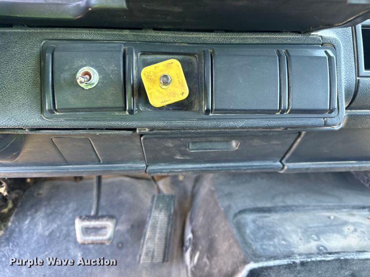 image for item DV5762 1995 GMC  TopKick  box truck