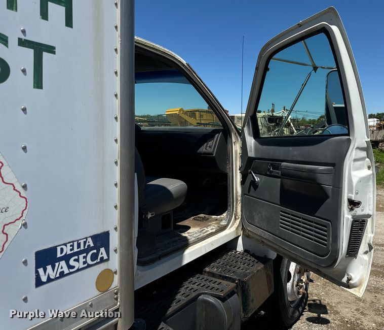 image for item DV5762 1995 GMC  TopKick  box truck