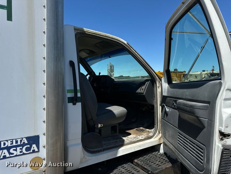 image for item DV5762 1995 GMC  TopKick  box truck