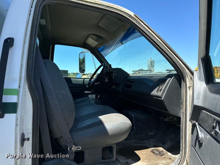 image for item DV5762 1995 GMC  TopKick  box truck