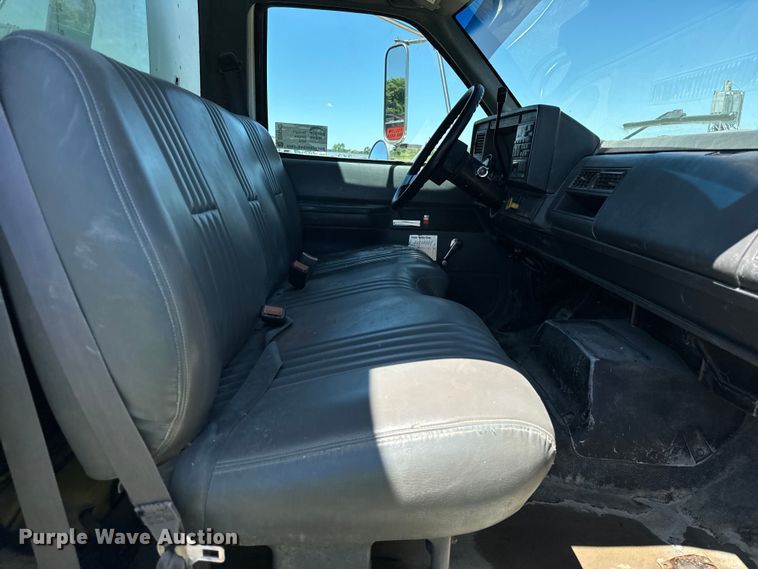 image for item DV5762 1995 GMC  TopKick  box truck