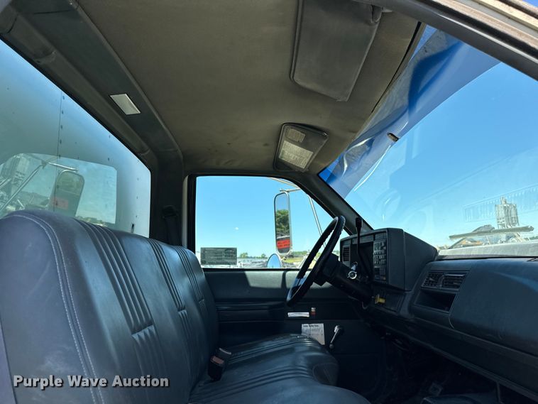 image for item DV5762 1995 GMC  TopKick  box truck